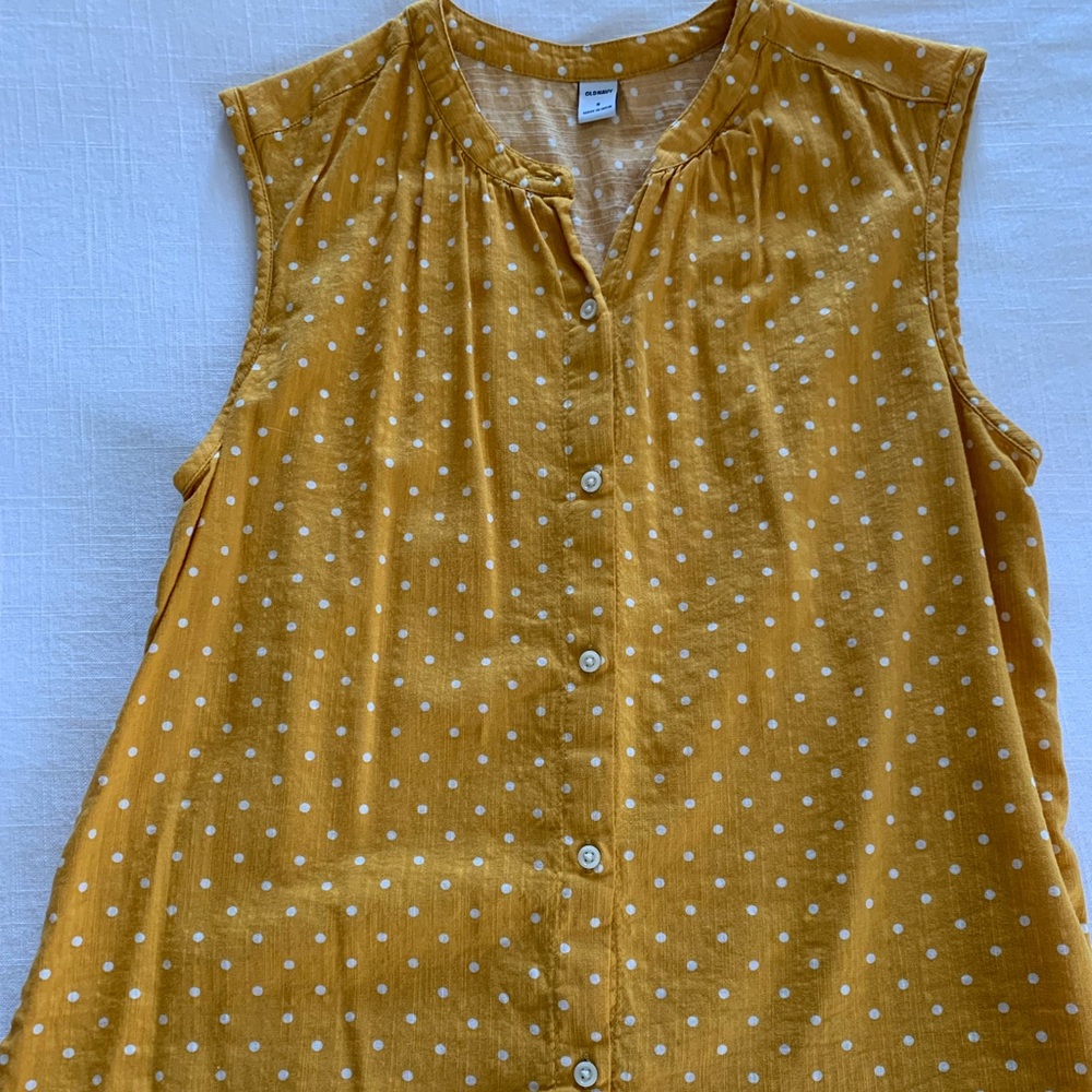 Old Navy Sleeveless Mustard Polka Dot Top. Size S.